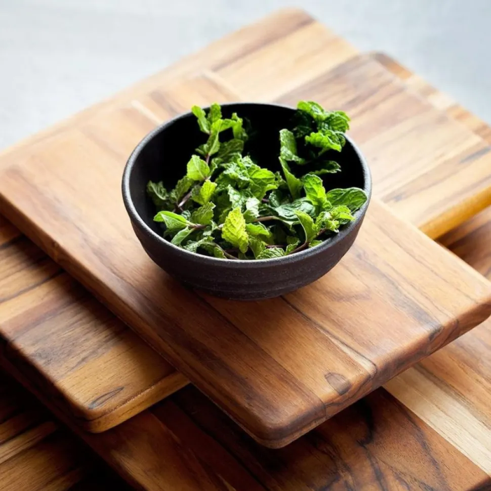 Ventures International Garnishes*Medium Teak Cutting Board